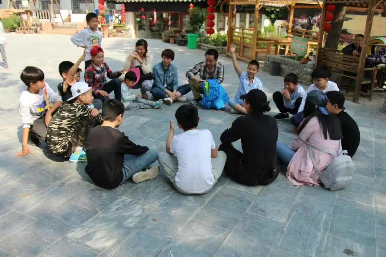 中的亲子游学中得到全面提升开元棋牌少儿财商可在玩学(图3)