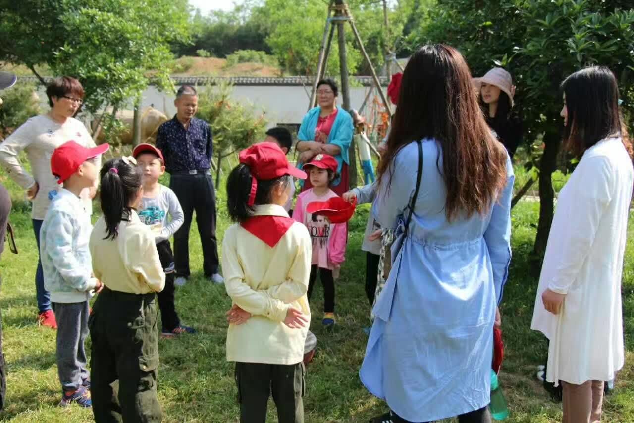 中的亲子游学中得到全面提升开元棋牌少儿财商可在玩学(图4)