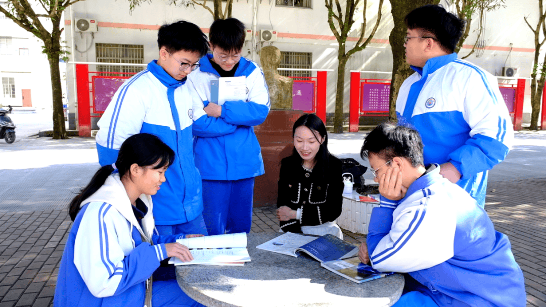 中国一汽“旗馨• 汇爱”十大暖镜头开元棋牌app一同感受｜2025年(图3)